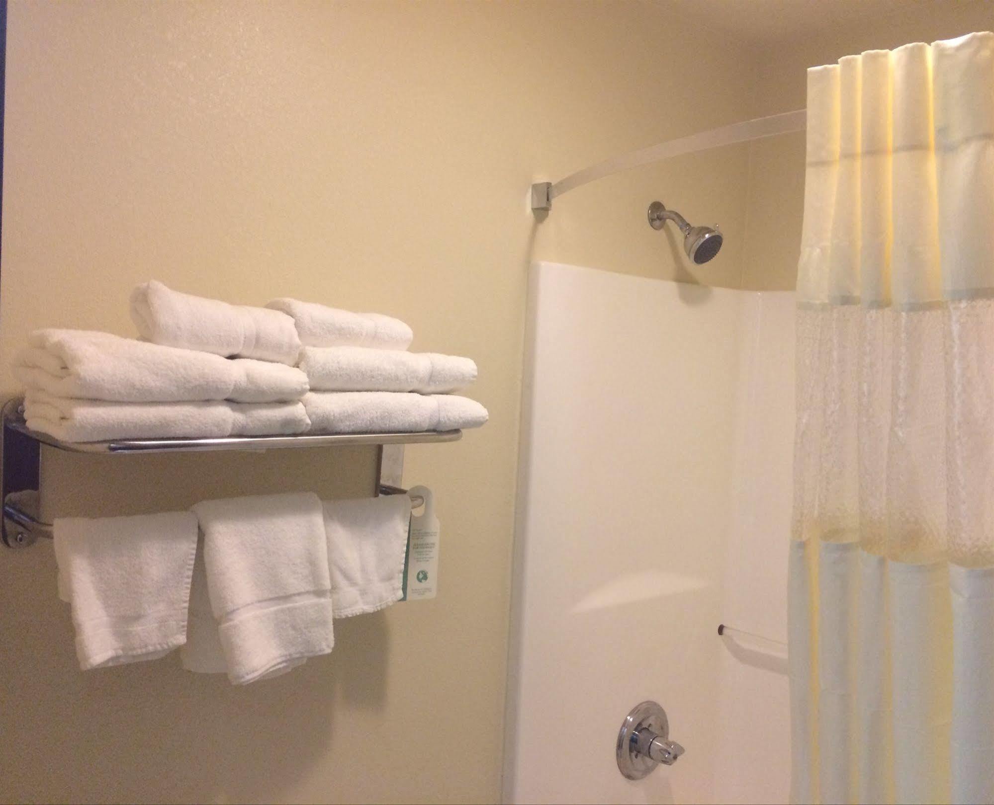 Boarders Inn & Suites By Cobblestone Hotels - Ashland City Bagian luar foto