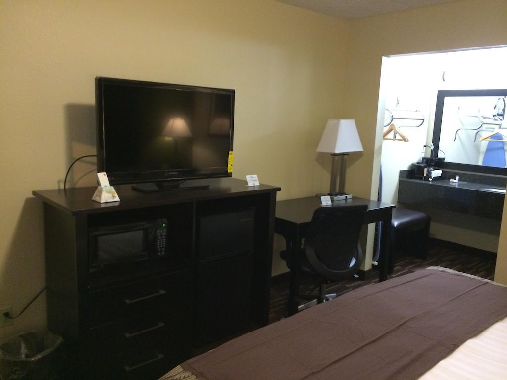 Boarders Inn & Suites By Cobblestone Hotels - Ashland City Ruang foto